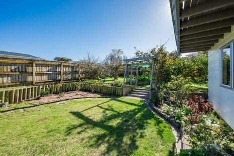 Photo of property in 4 Elder Grove, Paraparaumu, 5032