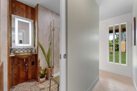 Photo of property in 236 Kiwitahi Road, Helensville, 0875