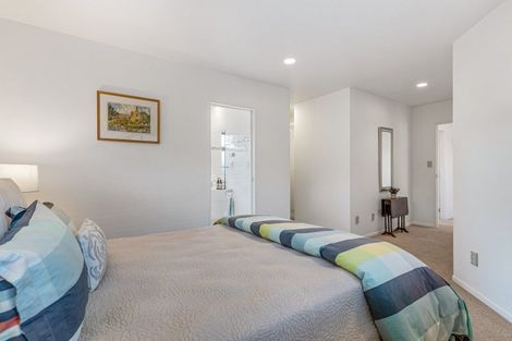 Photo of property in 2/24 Carlisle Road, Browns Bay, Auckland, 0630