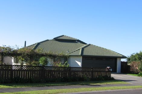 Photo of property in 7 Nickell Place, Orewa, 0931