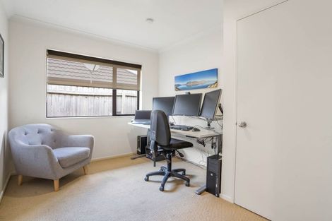 Photo of property in 6 Old Park Place, Takanini, 2112