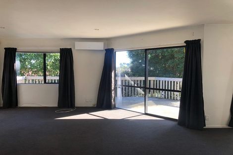 Photo of property in 5 Goldfinch Rise, Unsworth Heights, Auckland, 0632