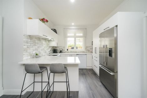 Photo of property in 27 Lyndhurst Street, Takaro, Palmerston North, 4412