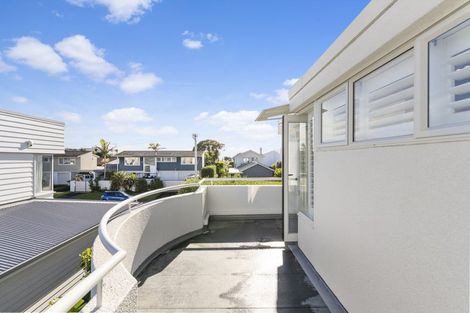 Photo of property in 1/2 Holiday Road, Milford, Auckland, 0620