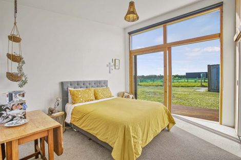 Photo of property in 62 Anglers Avenue, Warea, New Plymouth, 4381