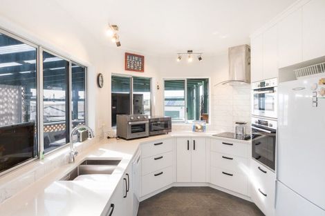 Photo of property in 43 Shortt Street, Foxton Beach, Foxton, 4815
