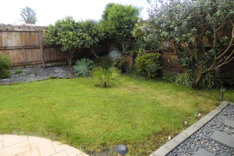 Photo of property in 72 Kingdale Road, Henderson, Auckland, 0610