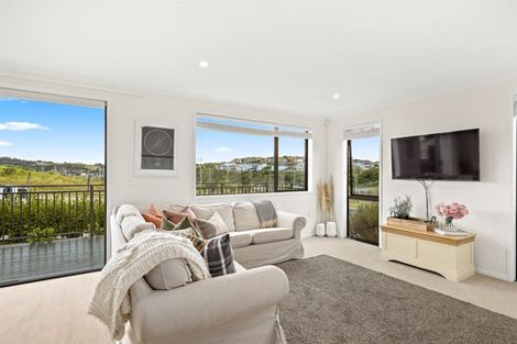 Photo of property in 77 Pinecrest Drive, Gulf Harbour, Whangaparaoa, 0930