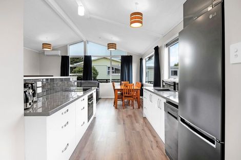 Photo of property in 10 Karaka Street, Inglewood, 4330