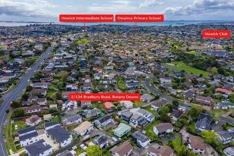 Photo of property in 2/134 Bradbury Road, Botany Downs, Auckland, 2010
