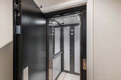 Photo of property in 10a Victoria Road, Devonport, Auckland, 0624