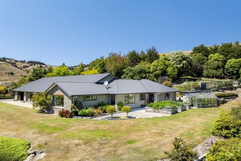 Photo of property in 67 Surrey Heights, Waihola, Outram, 9073