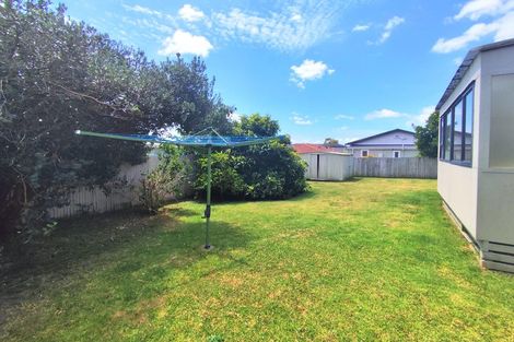 Photo of property in 56 Archibald Road, Kelston, Auckland, 0602