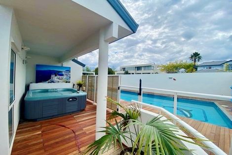 Photo of property in 8 Caversham Drive, Torbay, Auckland, 0630