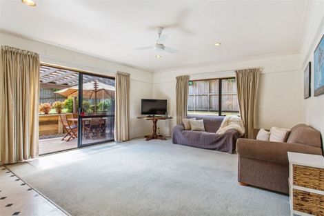 Photo of property in 6 Ferntree Terrace, West Harbour, Auckland, 0618