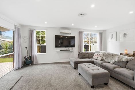 Photo of property in 7 Calbreath Place, Russley, Christchurch, 8042