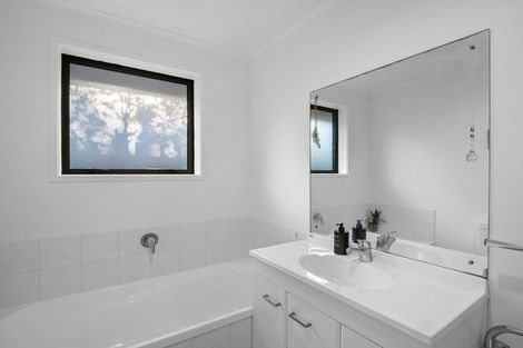 Photo of property in 26 Te Kauri Place, Helensville, 0800