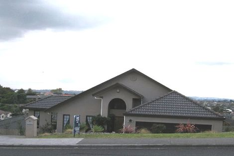 Photo of property in 76 Luckens Road, West Harbour, Auckland, 0618