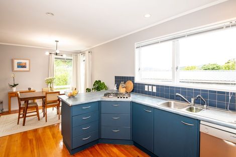 Photo of property in 72 Churton Drive, Churton Park, Wellington, 6037