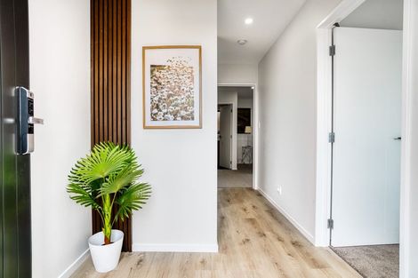 Photo of property in 61b Totaravale Drive, Totara Vale, Auckland, 0629