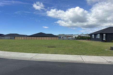Photo of property in 6 Ronomor Place, Whitianga, 3510