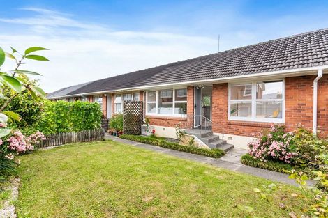 Photo of property in 2/34 Pupuke Road, Takapuna, Auckland, 0622