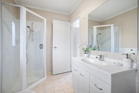 Photo of property in 16 Ranch Place, Pukekohe, 2120