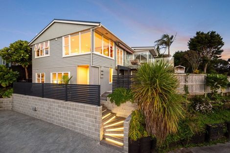 Photo of property in 1/106 Island Bay Road, Beach Haven, Auckland, 0626