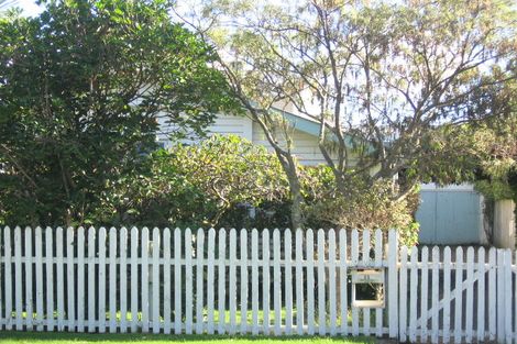 Photo of property in 11 Maire Street, Eastbourne, Lower Hutt, 5013
