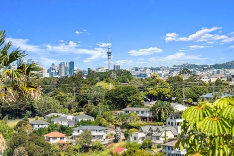 Photo of property in 27 High Road, Glenfield, Auckland, 0629