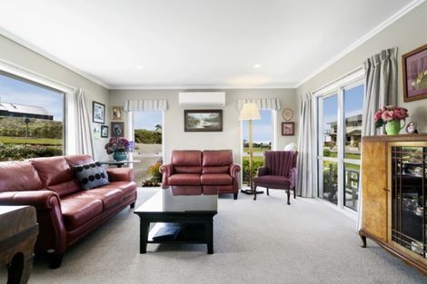 Photo of property in 50 Loch Views Road, Acacia Bay, Taupo, 3385