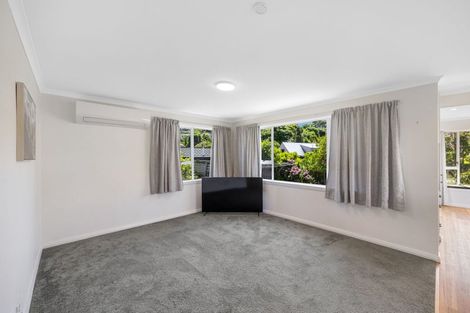 Photo of property in 4 Pekanga Road, Normandale, Lower Hutt, 5010