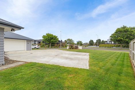 Photo of property in 1 Gibraltar Way, Fitzherbert, Palmerston North, 4410