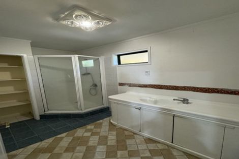 Photo of property in 302 Wairau Road, Glenfield, Auckland, 0629