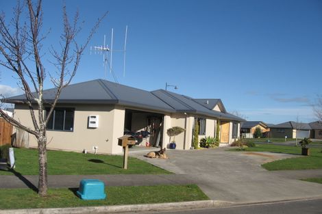 Photo of property in 2 Arundel Place, Nawton, Hamilton, 3200