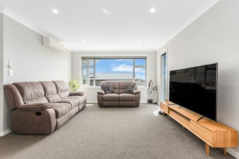 Photo of property in 14 Canary Way, Whitby, Porirua, 5024