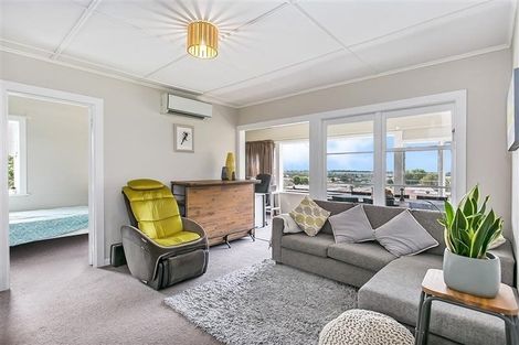 Photo of property in 15 Awaroa Road, Helensville, 0800