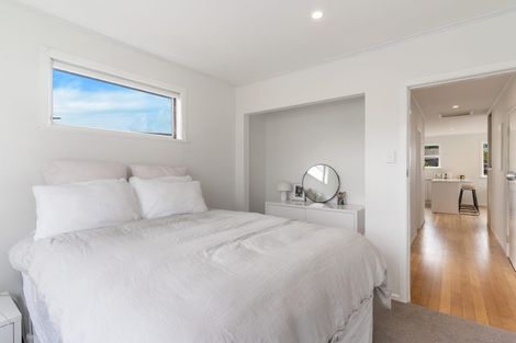 Photo of property in 24 Gill Avenue, Te Atatu Peninsula, Auckland, 0610