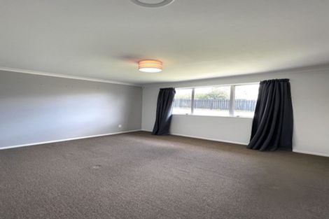 Photo of property in 28 Hueglow Rise, West Harbour, Auckland, 0618