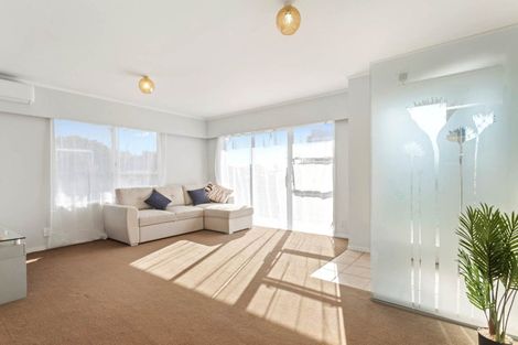 Photo of property in 1/69 Hepburn Road, Glendene, Auckland, 0602