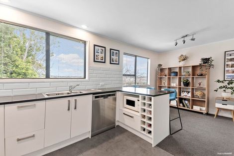 Photo of property in 2/19 Bowman Road, Forrest Hill, Auckland, 0620