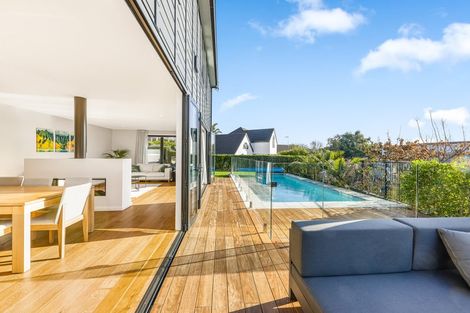 Photo of property in 11 Sharon Road, Waiake, Auckland, 0630