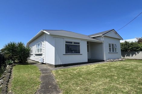 Photo of property in 13 High Street West, Waitara, 4320
