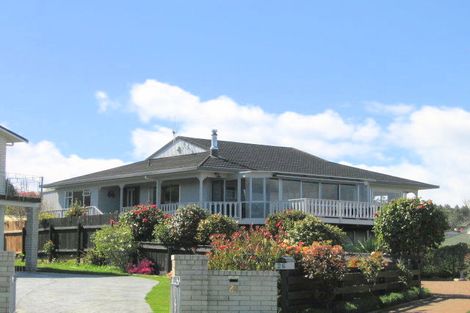 Photo of property in 26 Hinerau Grove, Waipahihi, Taupo, 3330