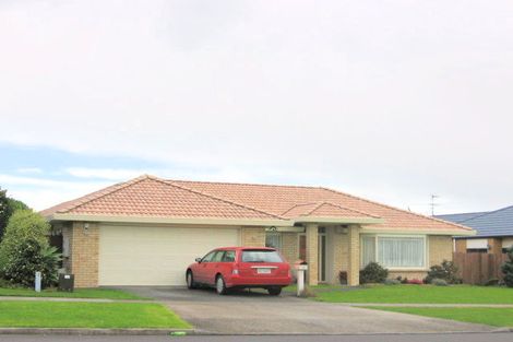 Photo of property in 13 Maghera Drive, East Tamaki Heights, Auckland, 2016