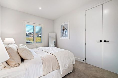 Photo of property in 33 Little Alpha Loop, Wanaka, 9305