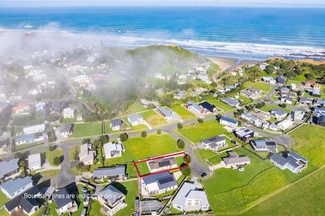 Photo of property in 4 Pipi Place, Baylys Beach, Dargaville, 0377