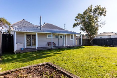 Photo of property in 16 Ross Street, Woodville, 4920