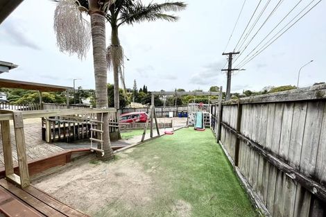 Photo of property in 112 Edmonton Road, Henderson, Auckland, 0612