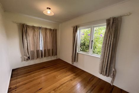 Photo of property in 16 Cliff View Drive, Green Bay, Auckland, 0604